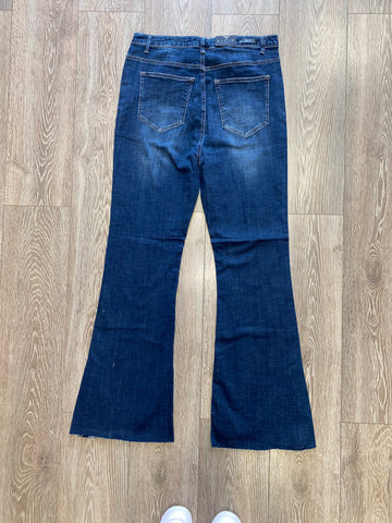 RISEN MID RISE FLARE WITH SIDE SLIT